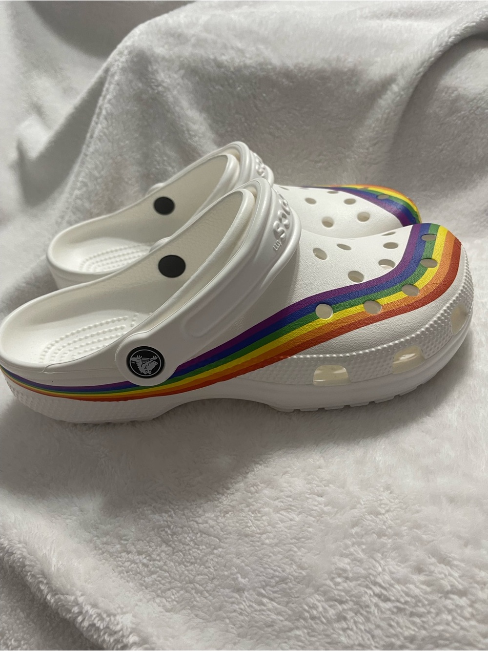CROCS Classic Clog in White with Rainbow Trim Pride NWT M6 W8
